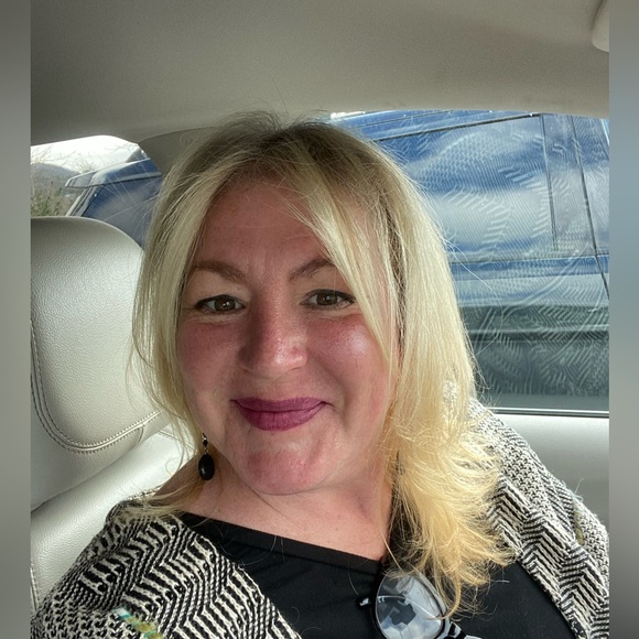 Meet your Posher, Dawna Rae - Picture 3 of 3